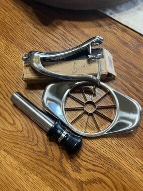 Pampered Chef Apple Slicer , Apple Corer, & Cherry Pitter